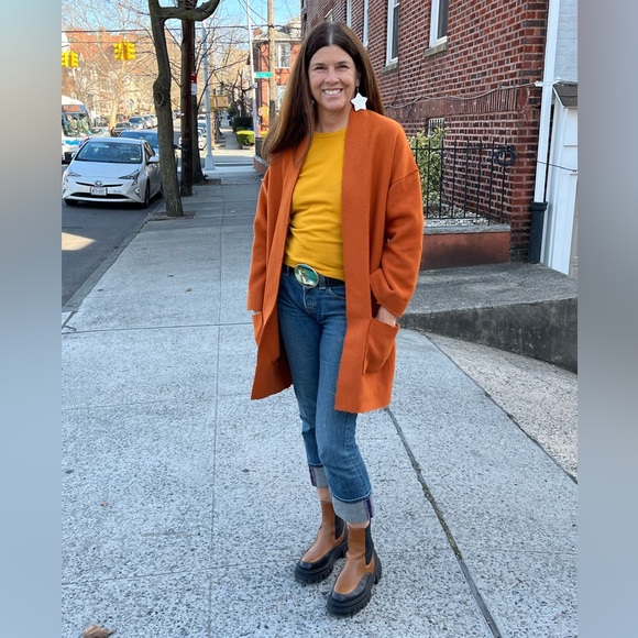 Star Leather Red Oversized Earrings Artist handmade Created by Kuratorkelli - Picture 10 of 13